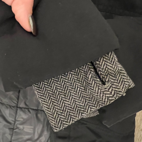 LIKE NEW LULULEMON IVIVA KIDS JACKET - Picture 6 of 6